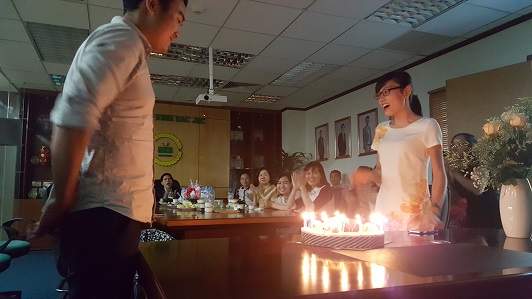 Lãnh đạo HKB chúc mừng cán bộ nhân viên sinh nhật tháng 10
